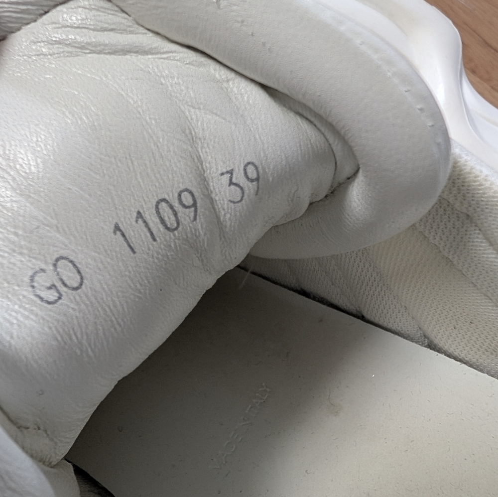 Louis Vuitton Shoes - Picture 9 of 10